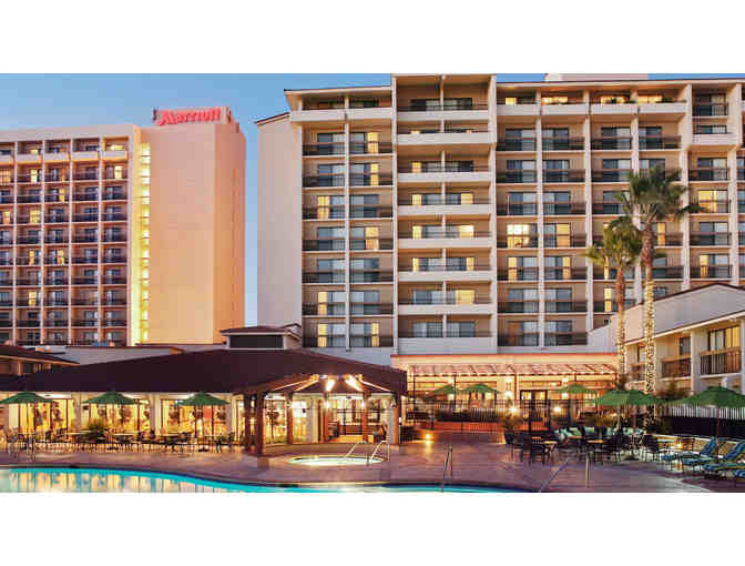 ( 2 ) Night Weekend Stay + Breakfast for Two in Santa Clara, CA!