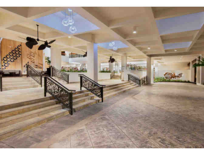 ( 5 ) Night Waikiki Beach Resort Retreat