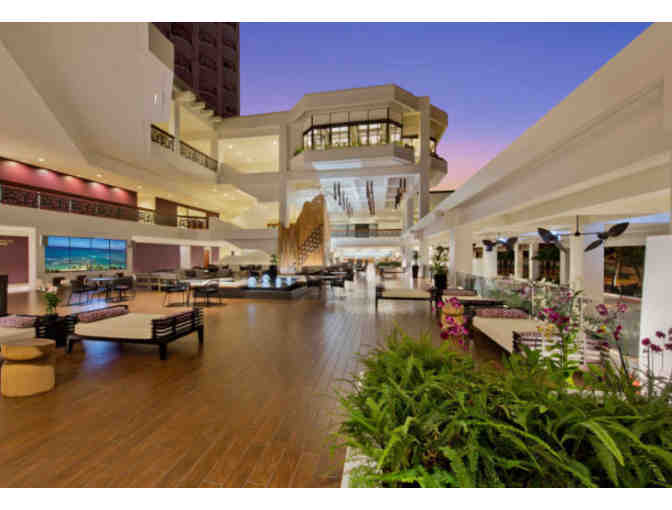 ( 5 ) Night Waikiki Beach Resort Retreat