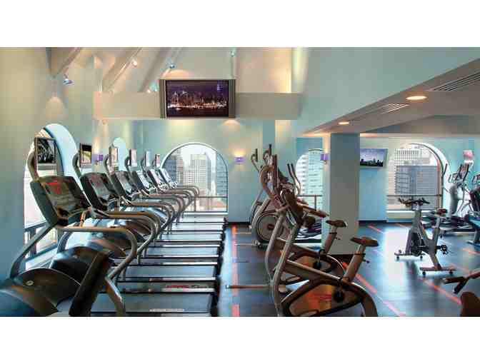 New York Marriott East Side - Weekend Night + Club Lounge