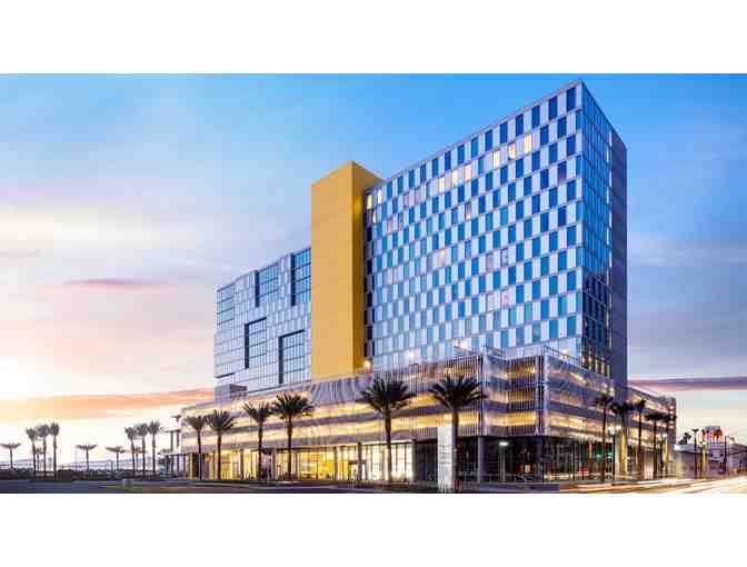 Dinner Cruise & San Diego Bayfront ( 2 ) Night Stay