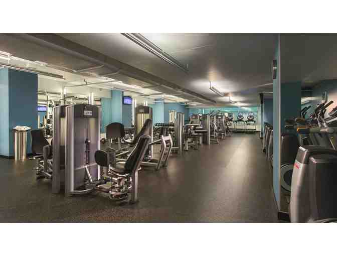 ( 2 ) Nights at JW Chicago with The Spa Certificate