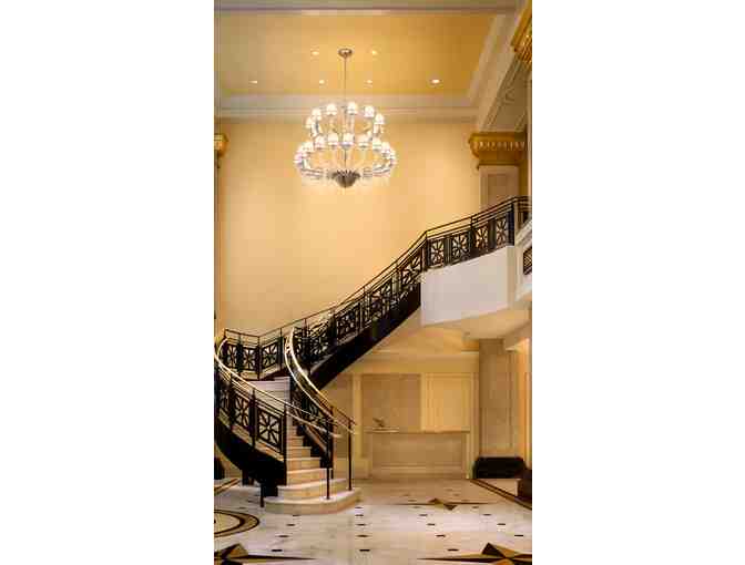 ( 2 ) Nights at JW Chicago with The Spa Certificate