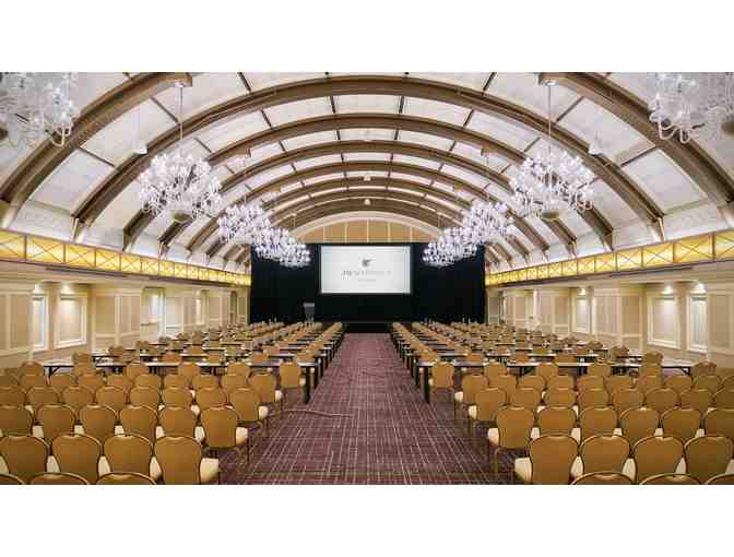 ( 2 ) Nights at JW Chicago with The Spa Certificate