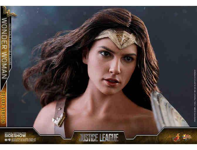 Wonder Woman Deluxe Version Sixth Scale Figure by Hot Toys
