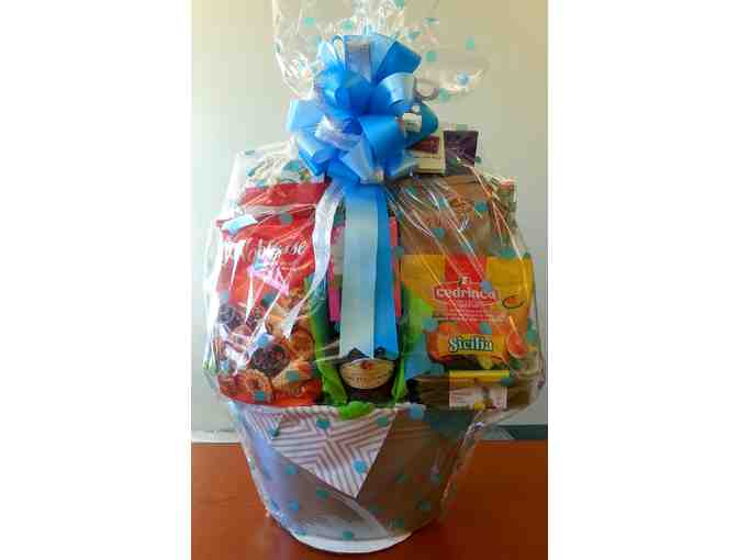 Stadium Theatre and Dave's Market gift basket