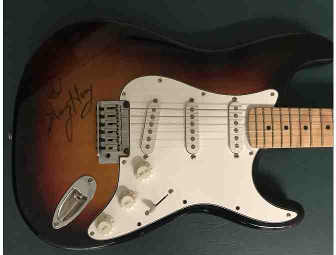 Gary Hoey Autographed Fender Guitar - Photo 2