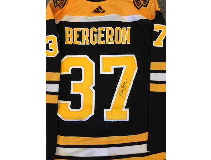 Autographed Patrice Bergeron Boston Bruins Jersey