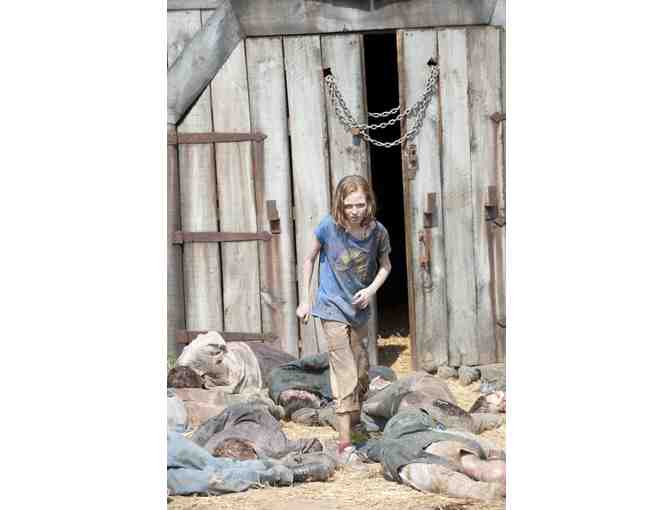 Hang out with actresses Mackenzie and Madison Lintz