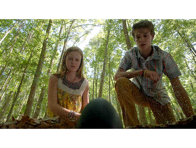 Hang out with actresses Mackenzie and Madison Lintz