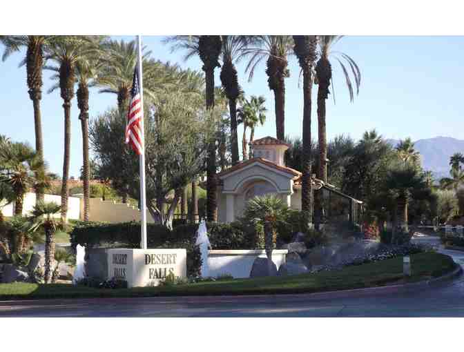 Getaway to Sunny California - Week-Long Stay at Lovely Palm Desert Golf-Course Home