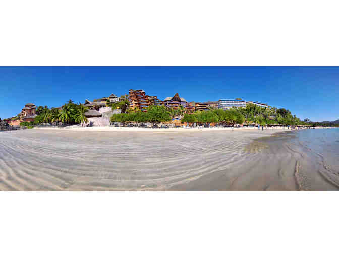 Luxury 3BR Beachfront Villa - Zihuatanejo