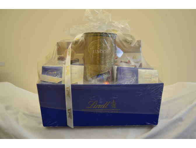 Lindt & Sprungli Chocolate Gift Basket