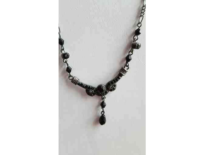 Beautiful Simple black rhinestone / bead necklace