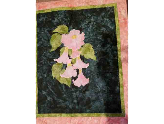 Appliqued floral wall hanging - Photo 1