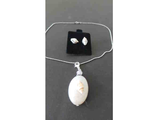 Pearl Pendant Necklace with shell and matching earrings