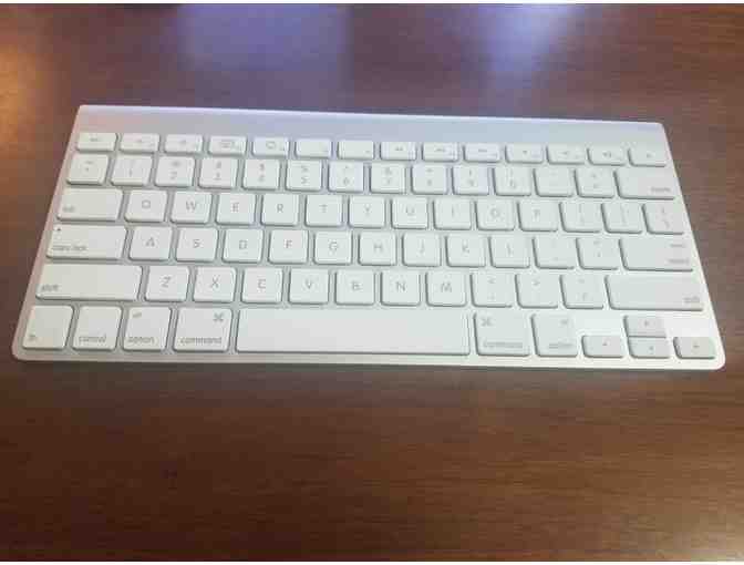 Apple Magic Wireless Keyboard  A1314 Gently Used - Photo 2