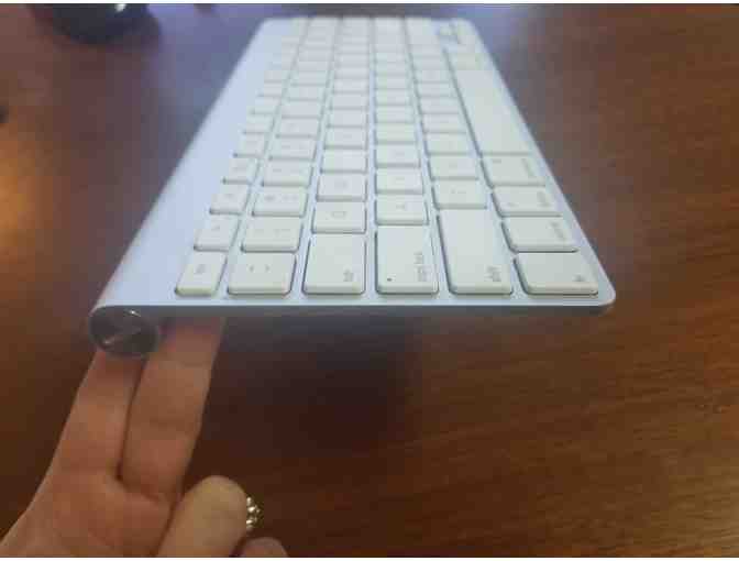 Apple Magic Wireless Keyboard  A1314 Gently Used