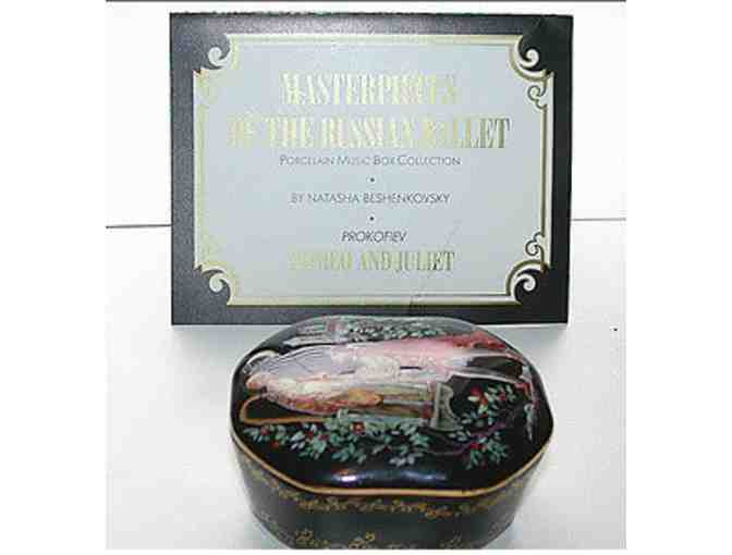 Russian Lacquer Music Box, Romeo and Juliet from the Franklin Mint
