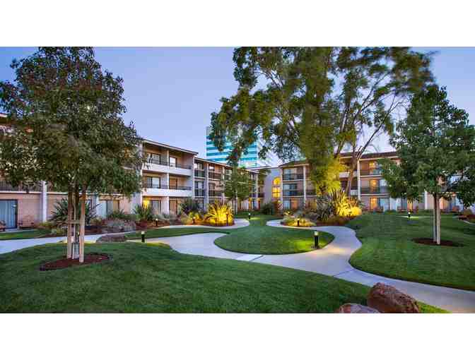 Santa Clara Marriott - 2 Night stay, M Club access, Parking, Dinner for 2 Parcel 104!