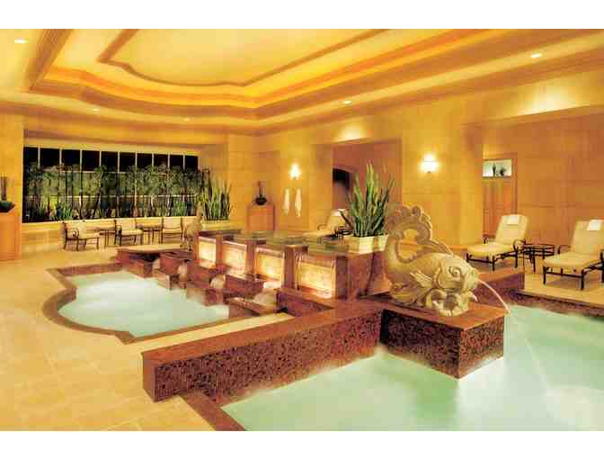 2 Nights in an Elite King Suite with a Spa Voucher at Mandalay Bay in Las Vegas!