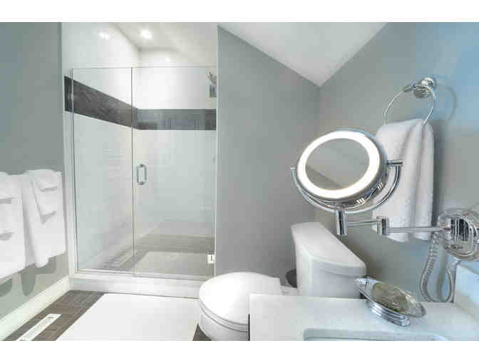 1 Night in a luxurious Penthouse Loft Suite w/ Breakfast for 4 at the Pavilion Grand Hotel