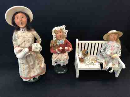 Byers Choice Mother and Children Figures