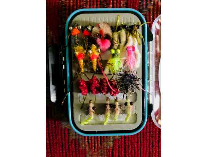 Fly box with 32 professionally tied carp flies