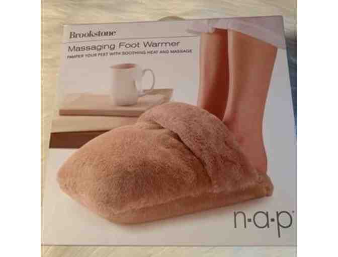 Massaging foot warmer