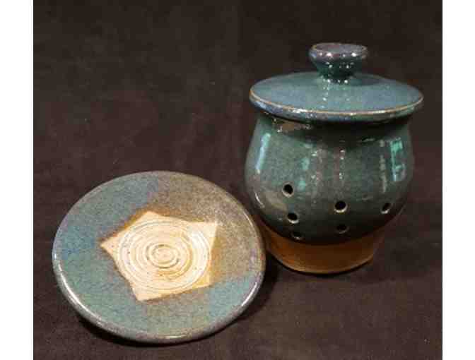 Aaronsburg Pottery: Handcrafted Garlic Keeper and Garlic Grater Plate - Photo 1
