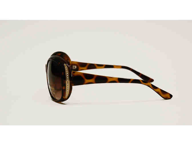 JOAN RIVERS High Fashion Sunglasses in Cheetah Print Case