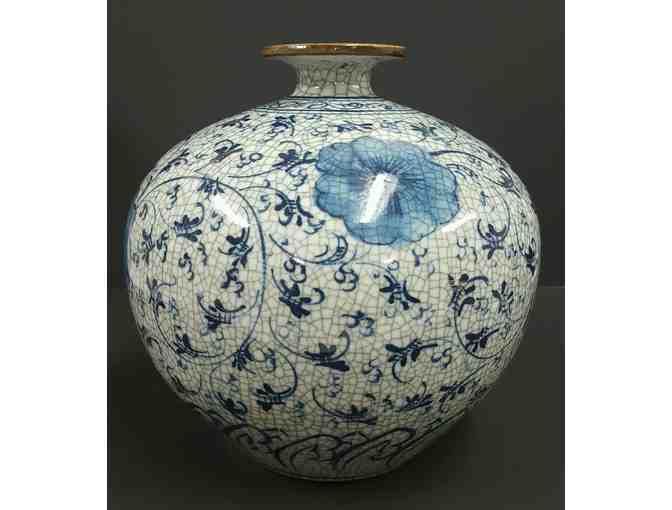Chinese Antique style Blue and white porcelain Qianlong Mark vase