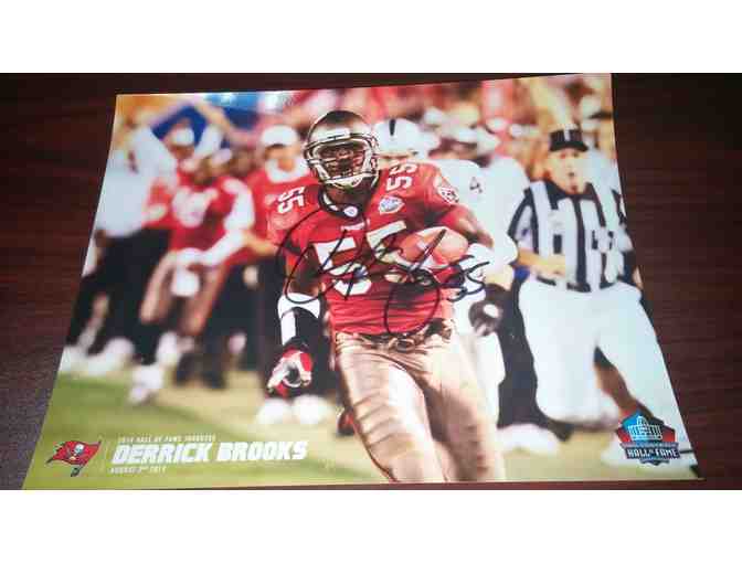 Signed 2014 Hall of Fame Inductee Tampa Bay Buccaneer Derrick Brooks photograph, with Auth