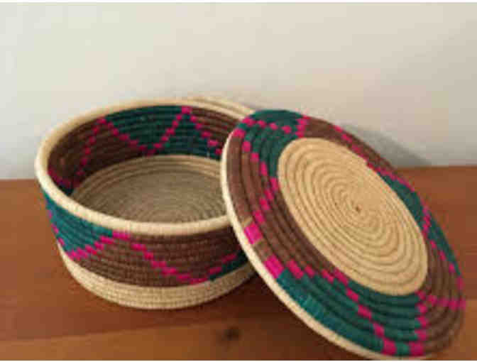 Colorful Ugandan basket - Photo 1