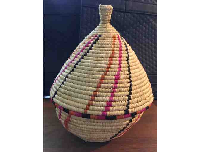 Uganda 'pot' basket with lid, natural color