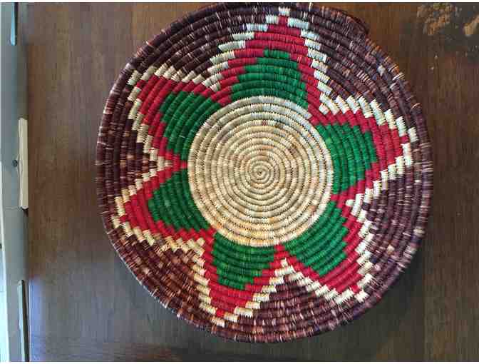 Large bowl-shaped basket from Uganda, brown-red-green 12 inch - Photo 1