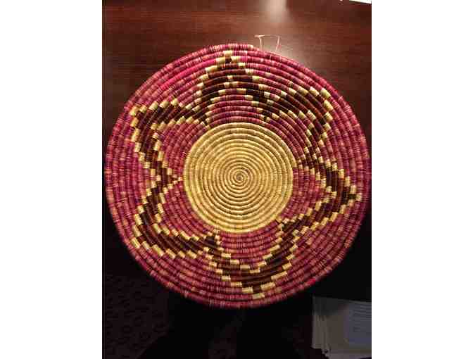 Large bowl-shaped basket from Uganda, magenta 12 inch - Photo 1