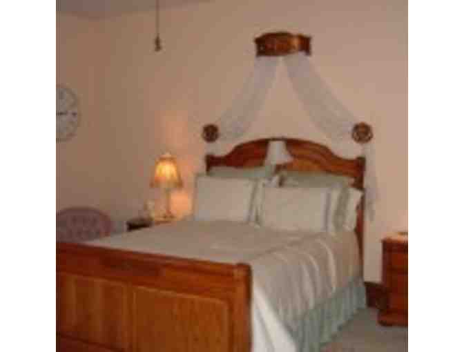 Bed & Breakfast Overnight Stay - Historic Hutchinson House