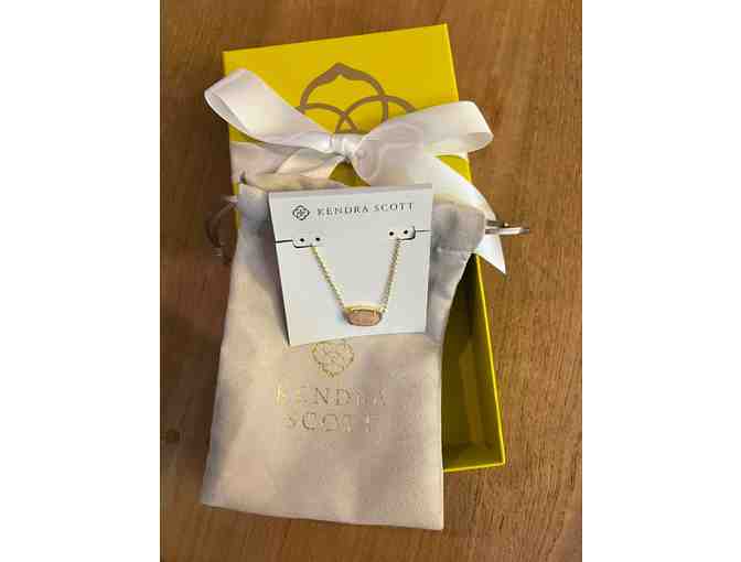 Kendra Scott Elisa Gold Pendant Necklace in Rose Quartz - Photo 1