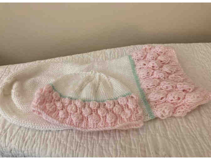 Hand-knit Newborn size baby snuggler and matching cap. - Photo 1