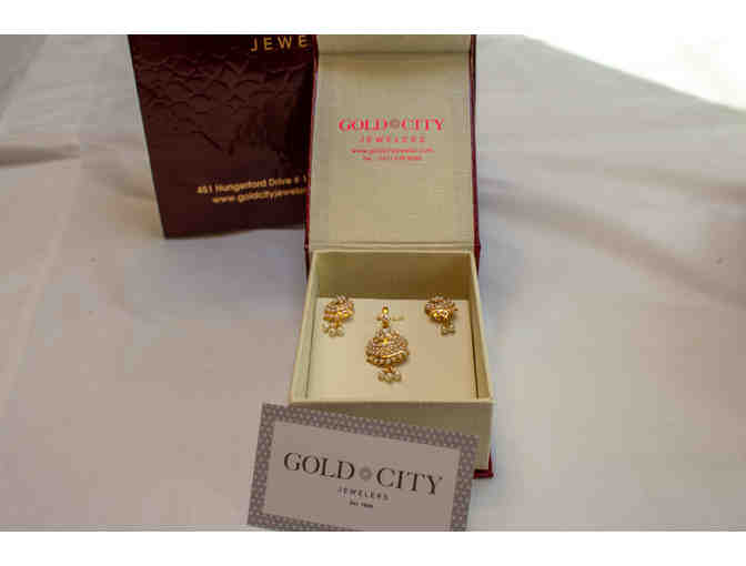 22K Gold Earrings and Pendant set with Pearls