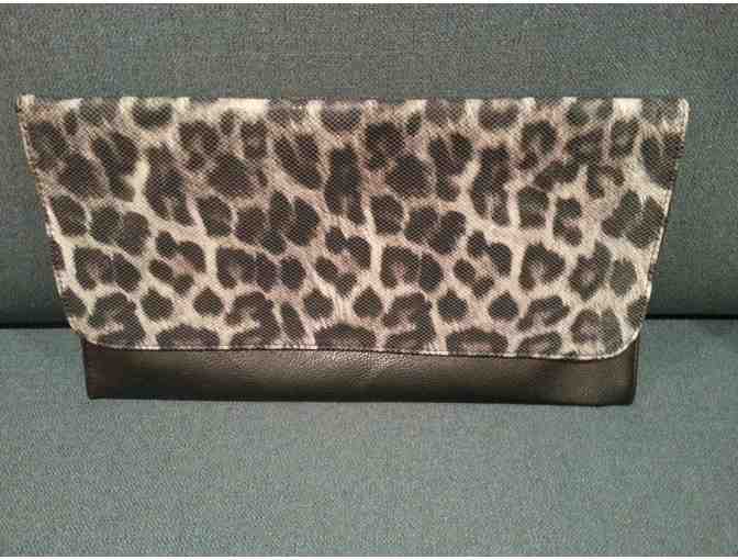 Envelope purse in leopard print/black