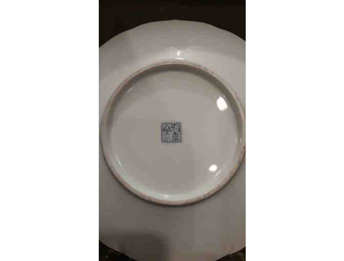 Scalloped Imari Gold Trimmed 7.5' Plate with stand