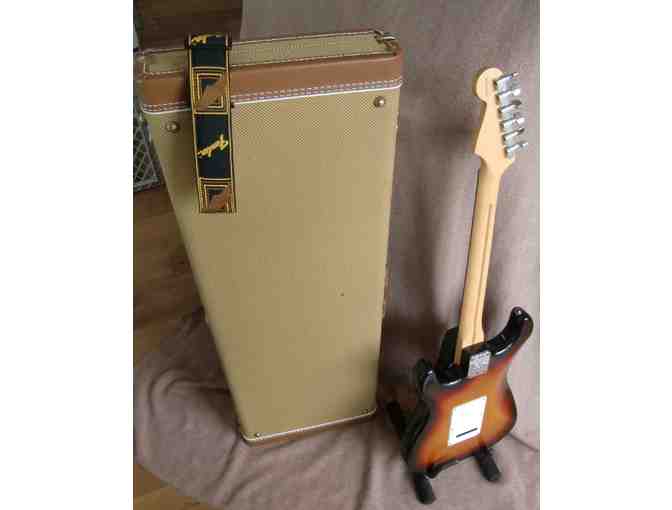 Fender American Stratocaster Guitar (yr 2000) with Fender Tolex Tweed Case