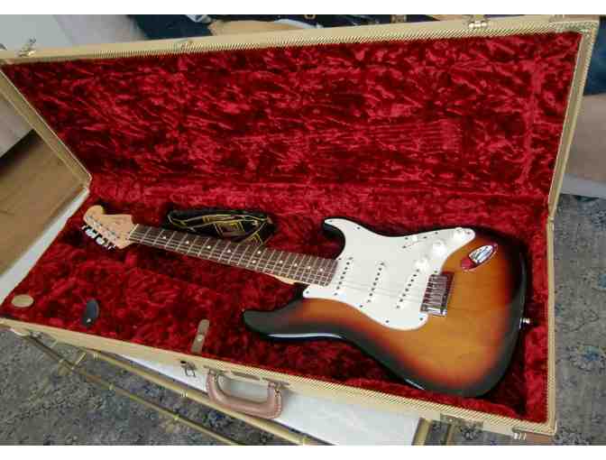 Fender American Stratocaster Guitar (yr 2000) with Fender Tolex Tweed Case
