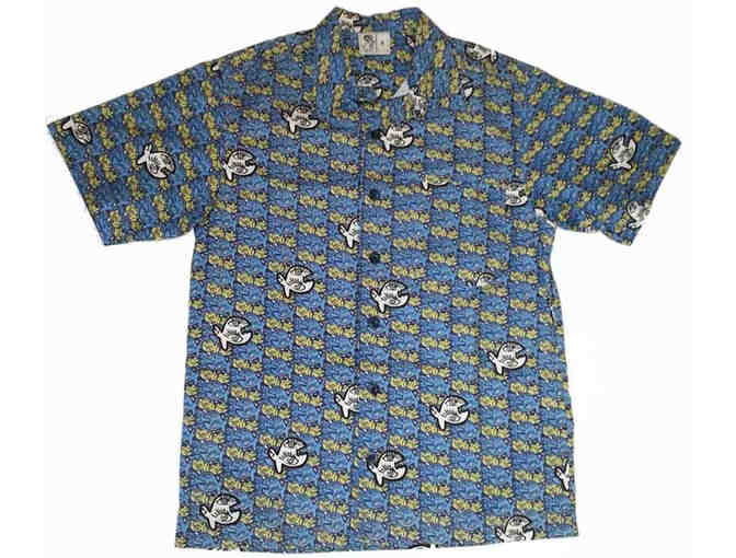 Love fish? Then you will love this IQ-Company shirt with its fanciful fish! - Photo 1