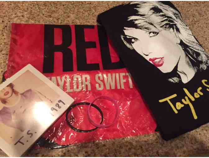 Taylor Swift Swag bag - T.S. 1989 CD, string bag, concert tee and bracelets