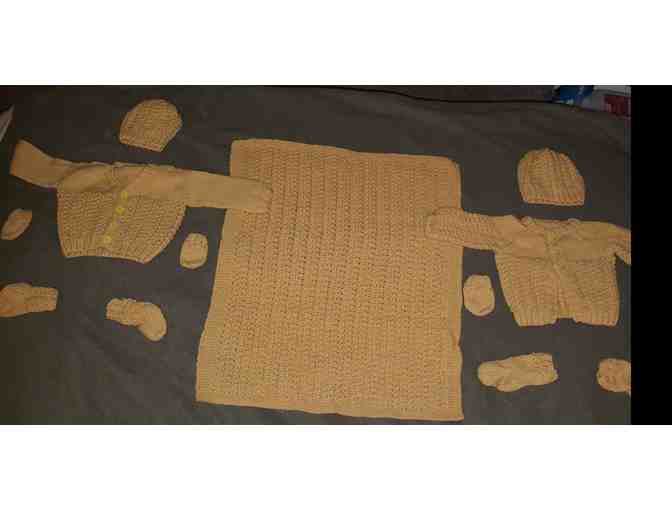 Baby Stroller/Car Seat Blanket with Cardigans, Hats, Socks & Mittens - Photo 2