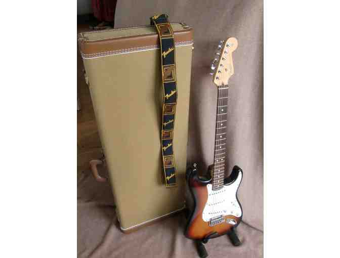 Fender American Stratocaster Guitar (yr 2000) with Fender Tolex Tweed Case