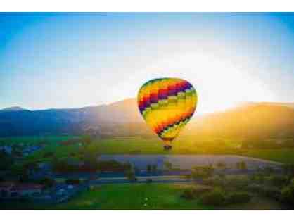 A Picturesque Getaway to Napa Valley with Balloon Ride and Wine Tour